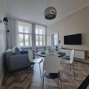  Apartament Domapartament